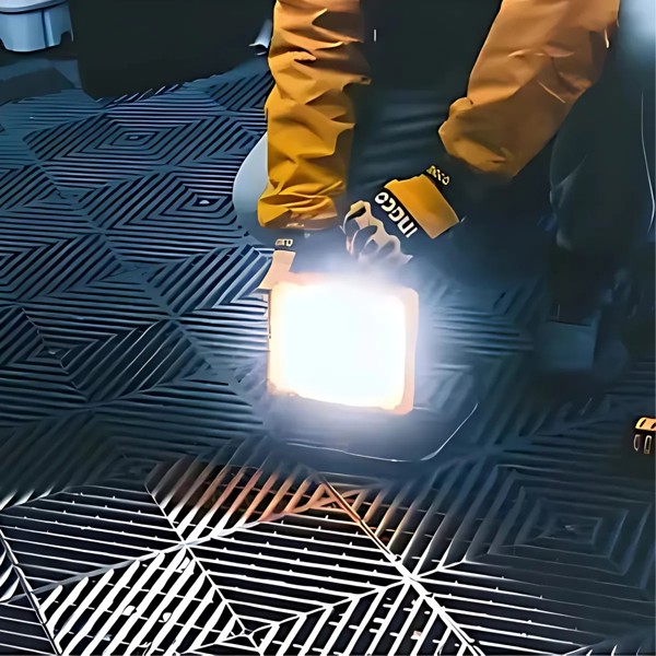 LANTERNA REFLETOR DE LED INGCO BATERIA 20V 1800 LUMENS - CWLI2025