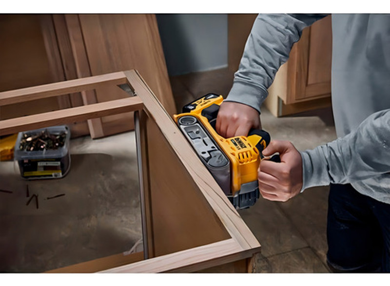 LIXADEIRA DE CINTA A BATERIA 20V MAX XR 75X530MM DEWALT - DCW220B-B3