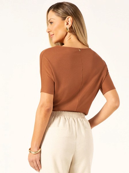 BLUSA DE MALHA CANELADA MARROM HESTER