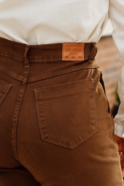 Calça Feminina Wide Leg Sarja com Elastano Livia Cor Marrom Claro