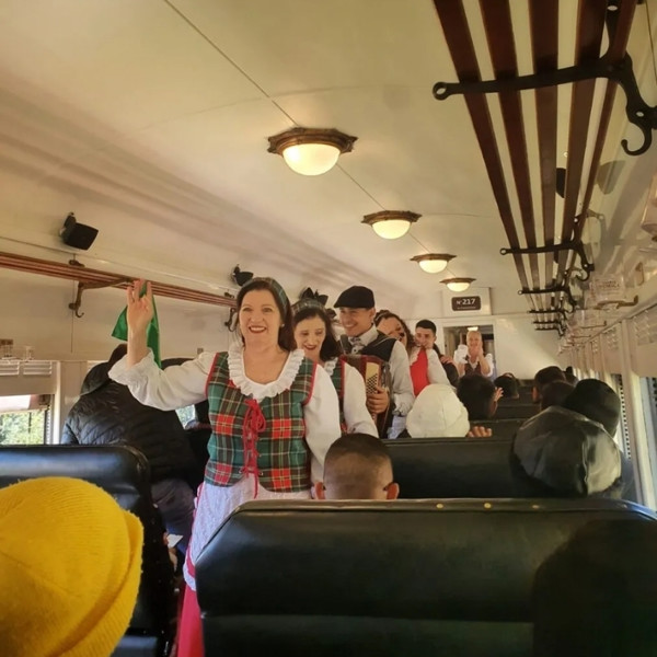 Tour Maria Fumaça coletivo