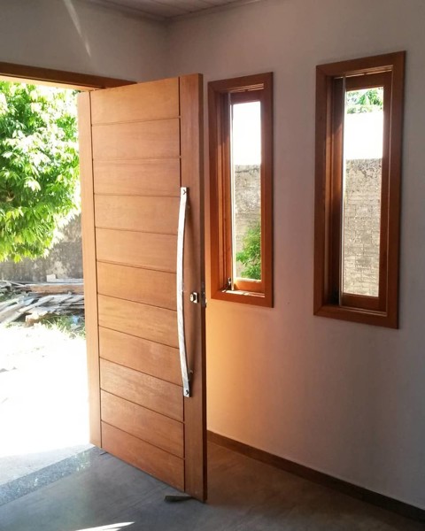 Porta Angelim pedra alto padrão fechada 210x120