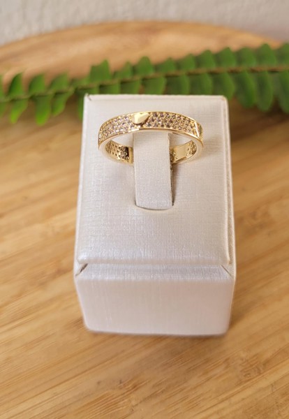 ANEL ALIANÇA CRAVEJADA DETALHES CORAÇÃO,18