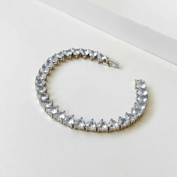 PULSEIRA COM 29 ZIRCONIA DE CORAÇÕES 