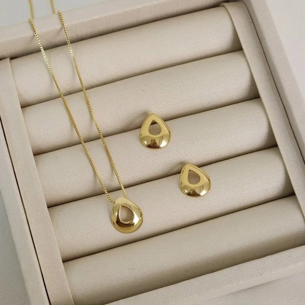 CONJUNTO GOTA VAZADA