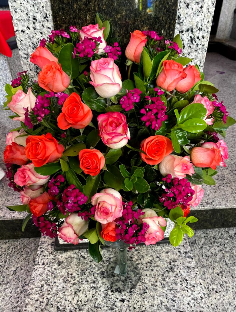 Arranjo Médio de Rosas com Kalanchoe