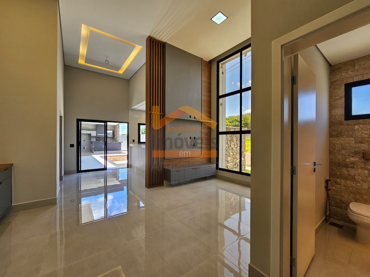 Casa de Condomínio à venda e aluguel com 3 quartos, 340m² - Foto 1