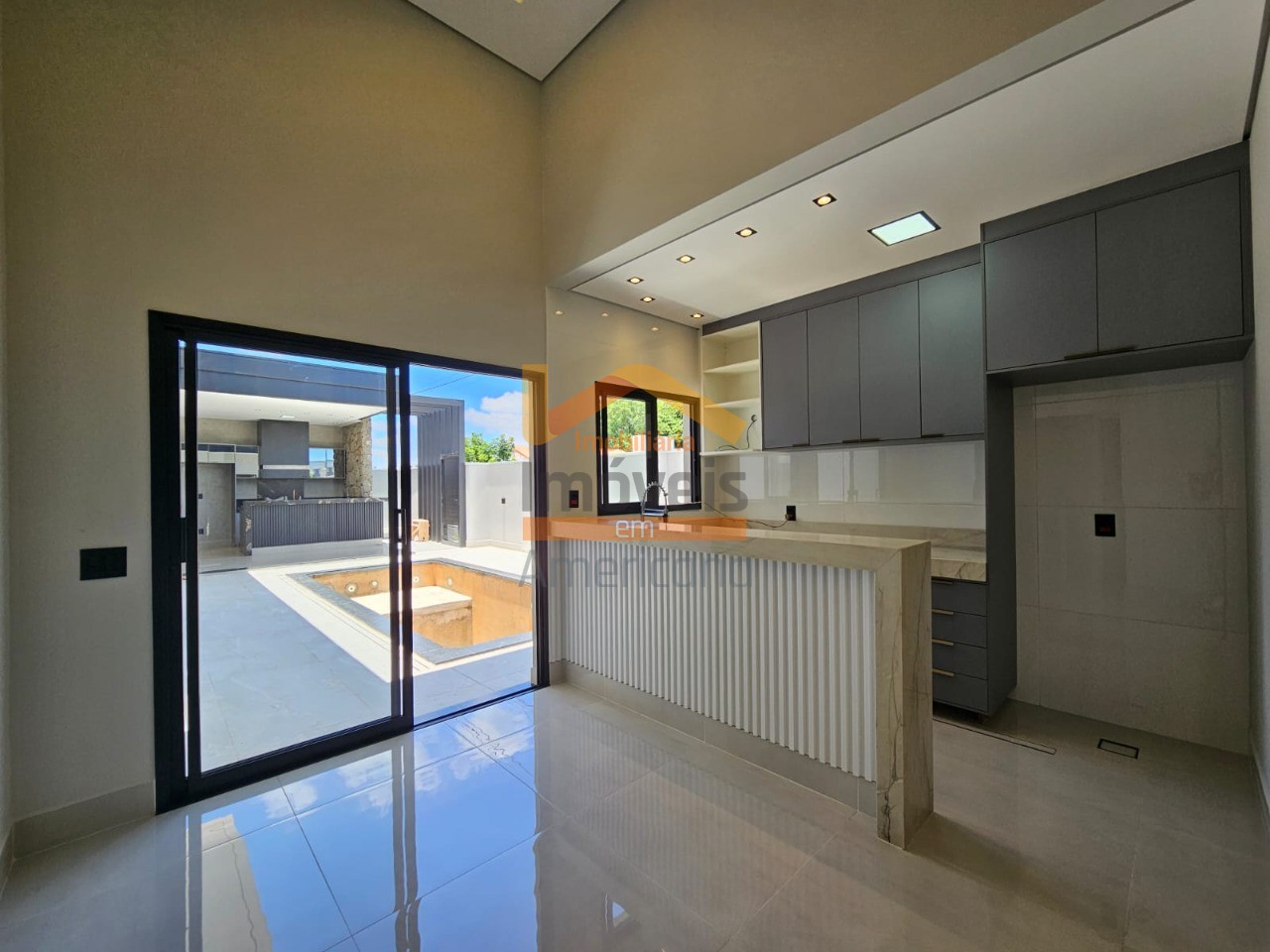 Casa de Condomínio à venda e aluguel com 3 quartos, 340m² - Foto 4