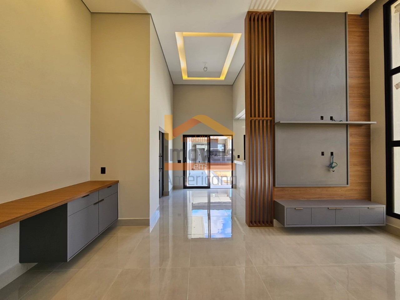 Casa de Condomínio à venda e aluguel com 3 quartos, 340m² - Foto 2