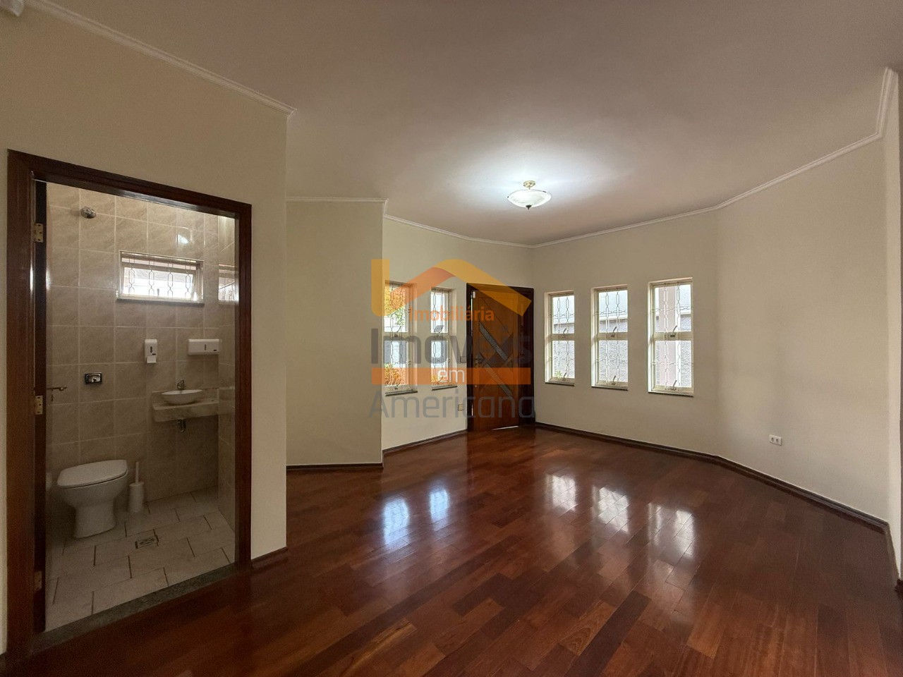 Casa para alugar com 4 quartos, 420m² - Foto 9