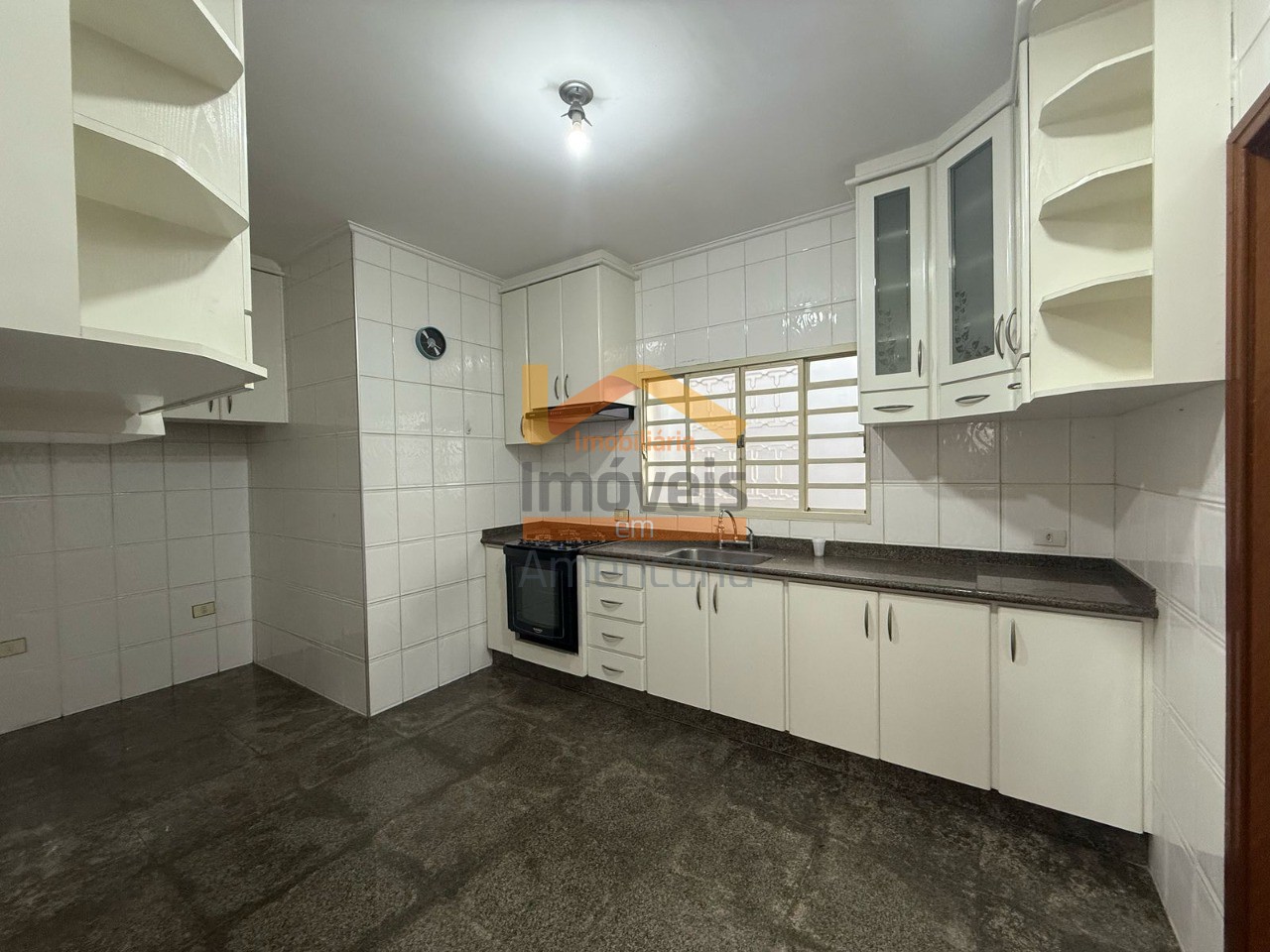 Casa para alugar com 4 quartos, 420m² - Foto 13