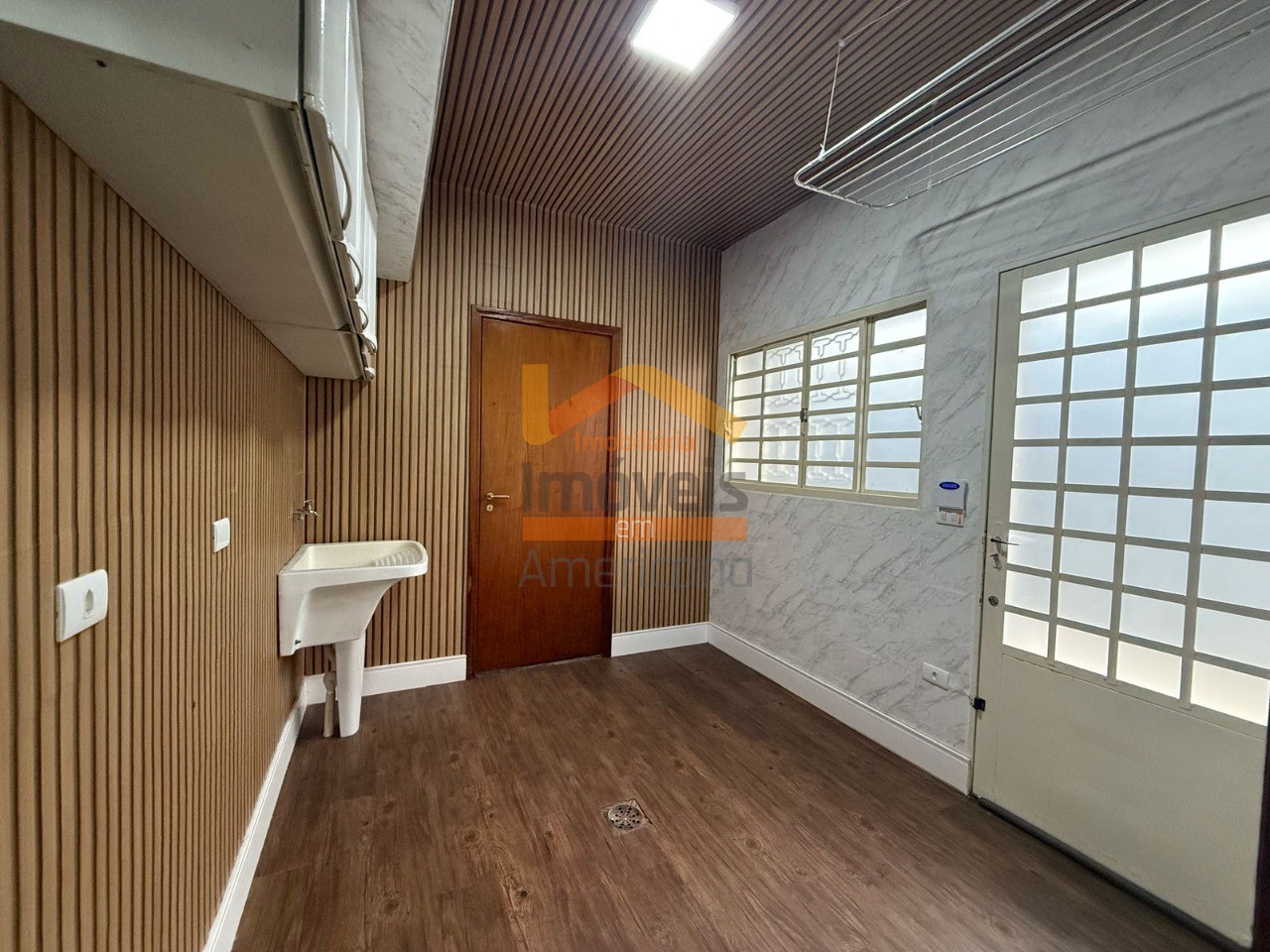 Casa para alugar com 4 quartos, 420m² - Foto 14