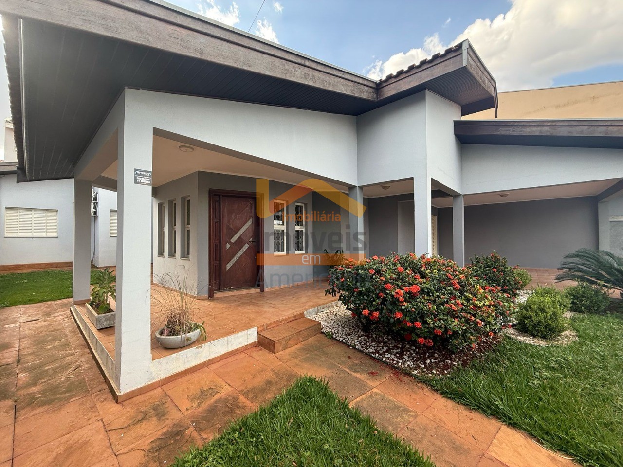 Casa para alugar com 4 quartos, 420m² - Foto 4