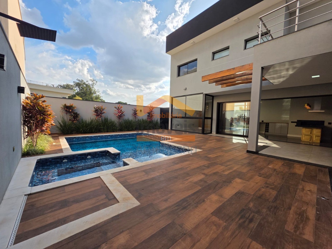 Casa de Condomínio à venda com 3 quartos, 289m² - Foto 2