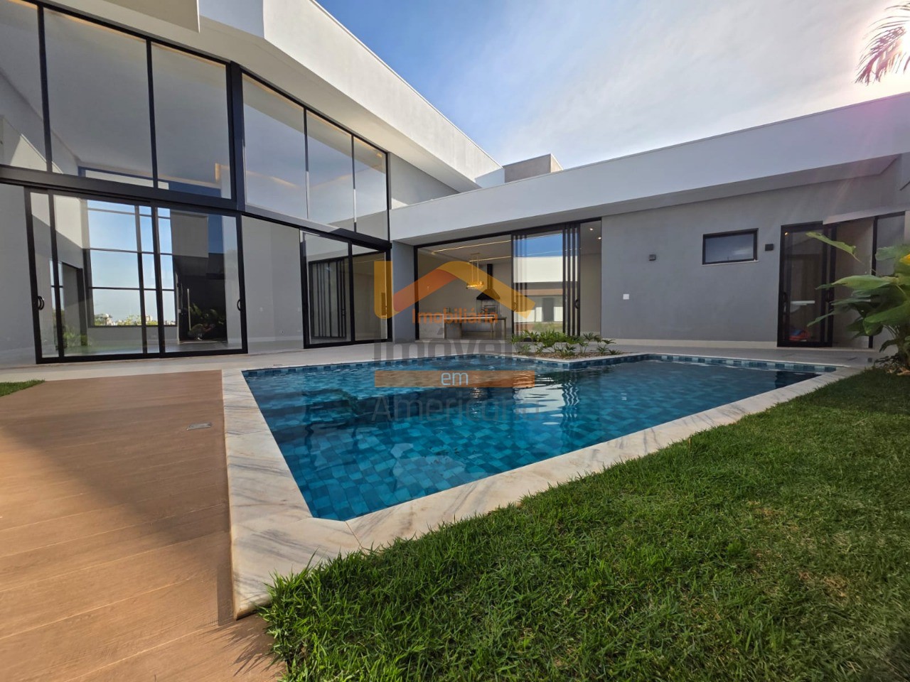 Casa de Condomínio à venda com 3 quartos, 313m² - Foto 2