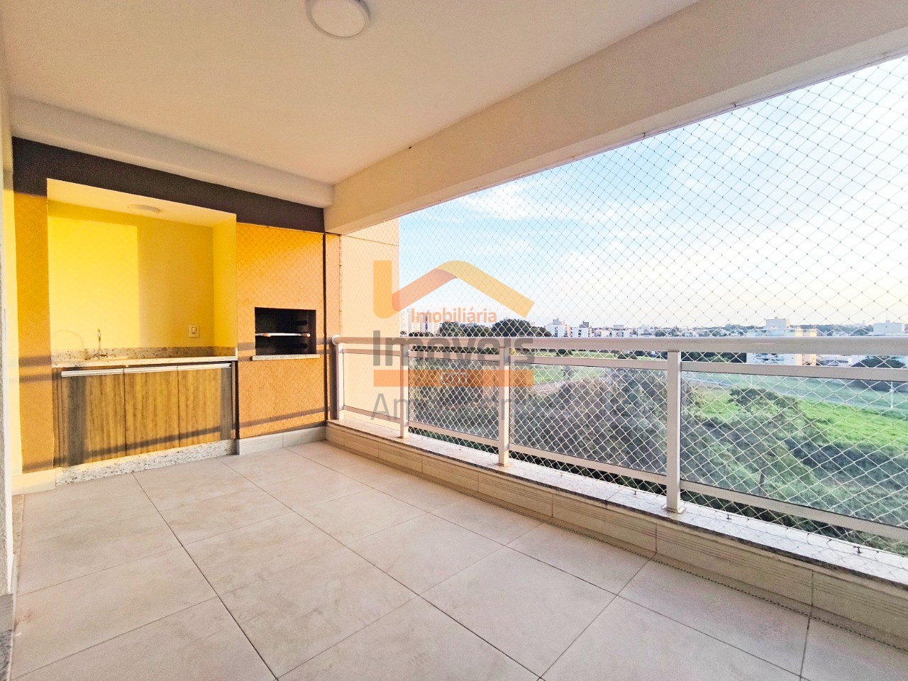 Apartamento para alugar com 3 quartos, 121m² - Foto 2