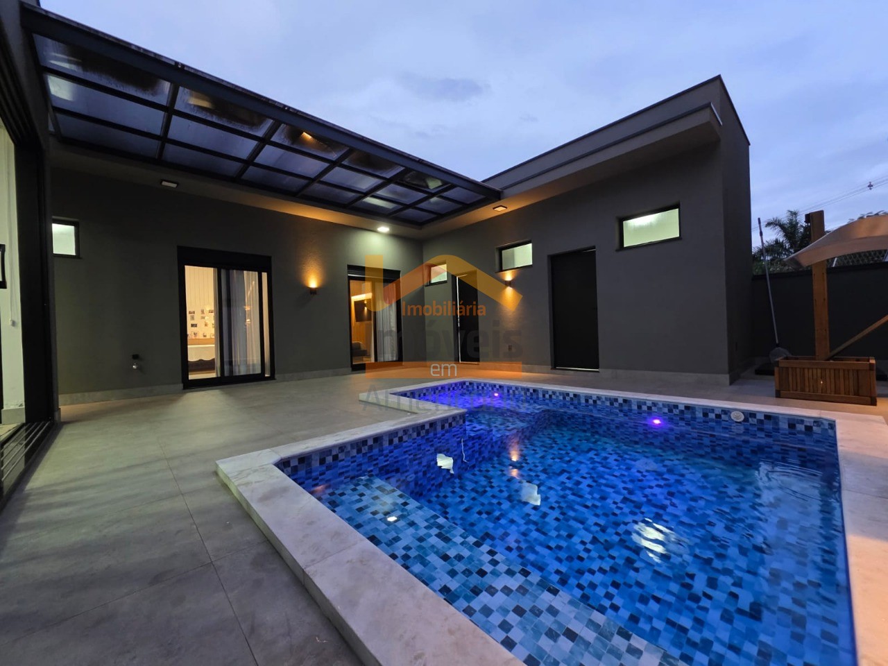 Casa de Condomínio à venda e aluguel com 3 quartos, 235m² - Foto 2