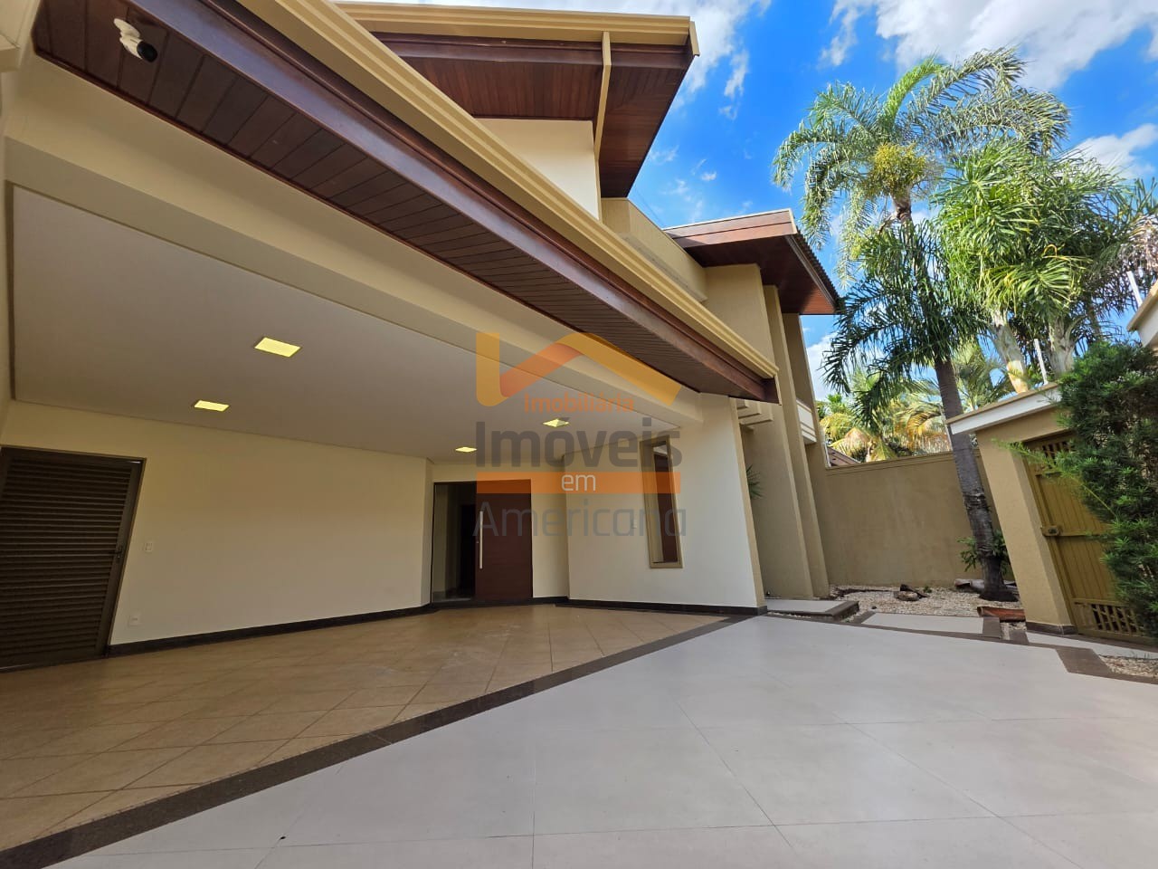 Sobrado, 3 quartos, 320 m² - Foto 1