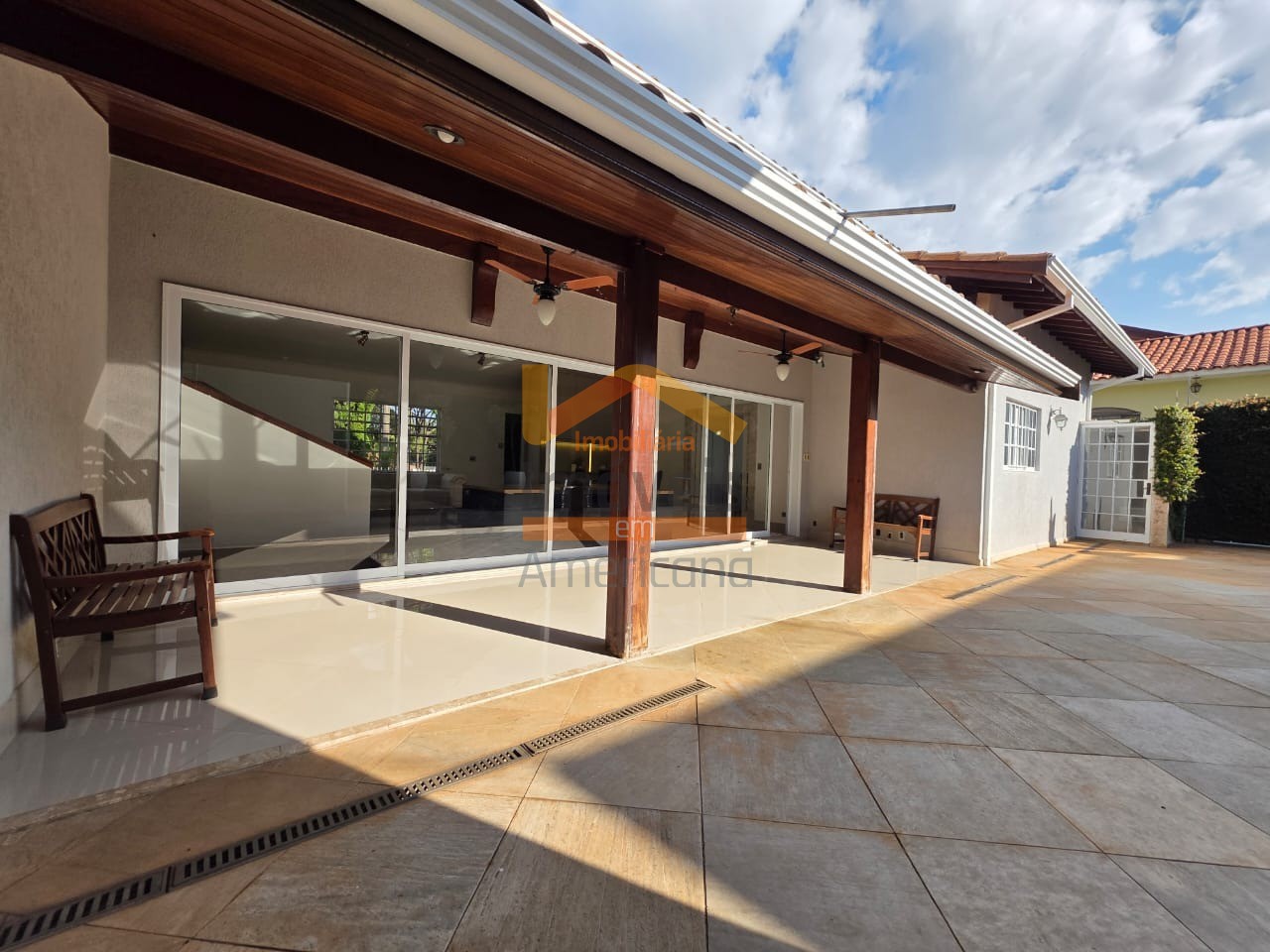 Casa para alugar com 3 quartos, 330m² - Foto 15