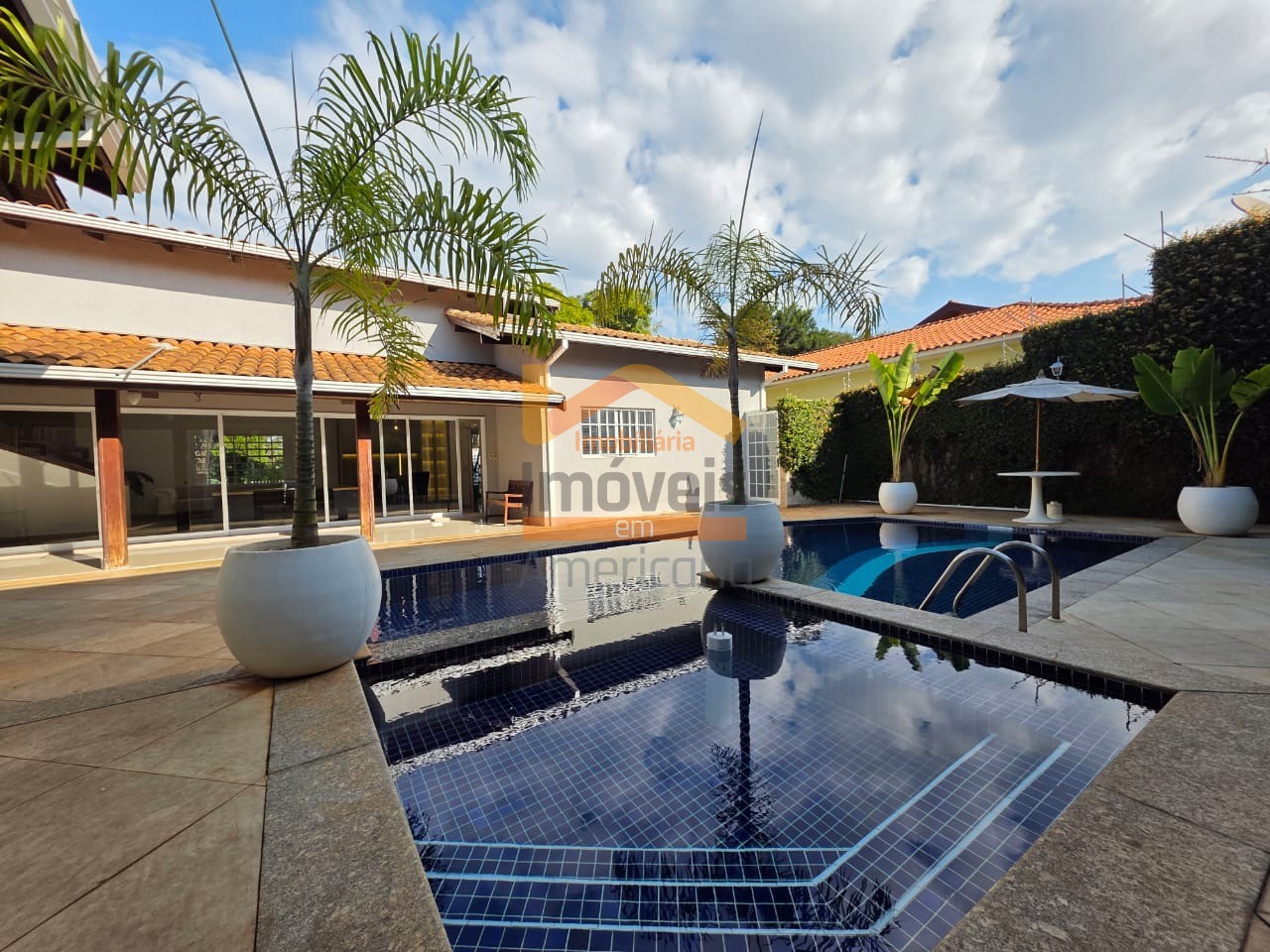 Casa para alugar com 3 quartos, 330m² - Foto 3