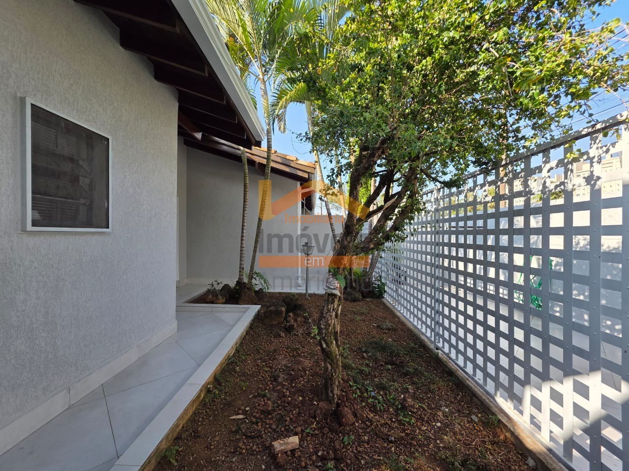 Casa para alugar com 3 quartos, 330m² - Foto 11