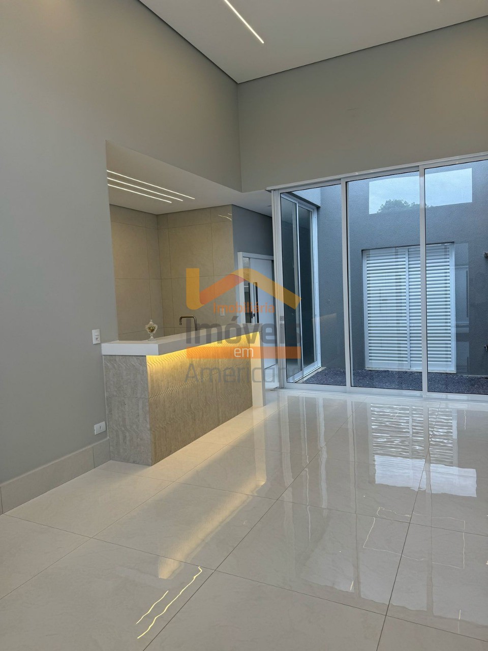Casa à venda com 3 quartos, 121m² - Foto 2