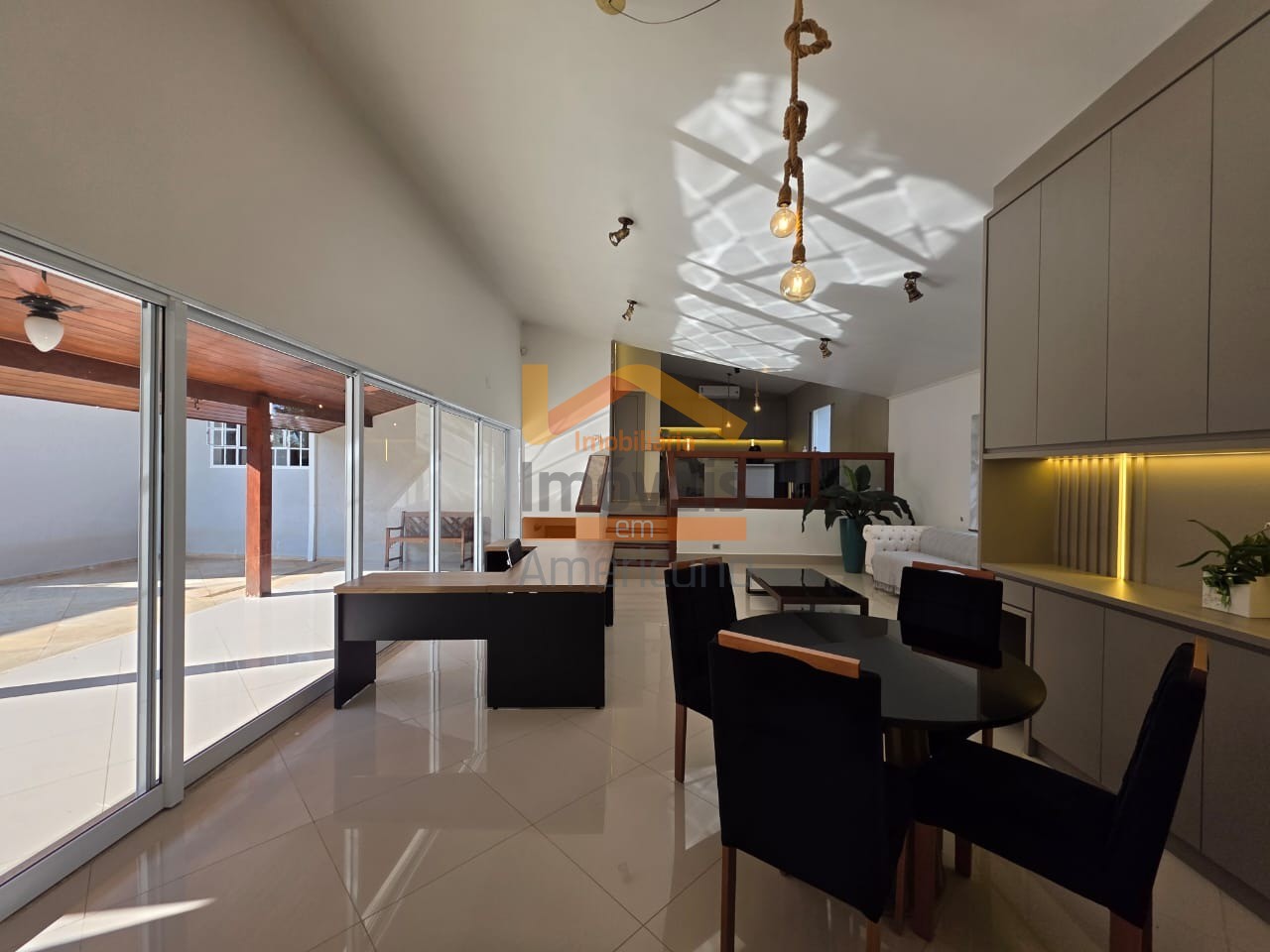 Casa para alugar com 3 quartos, 330m² - Foto 29