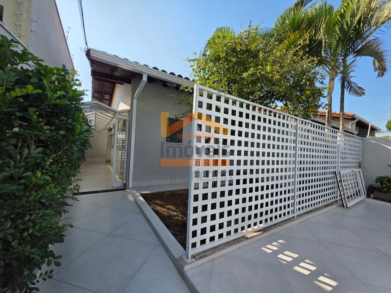 Casa para alugar com 3 quartos, 330m² - Foto 12
