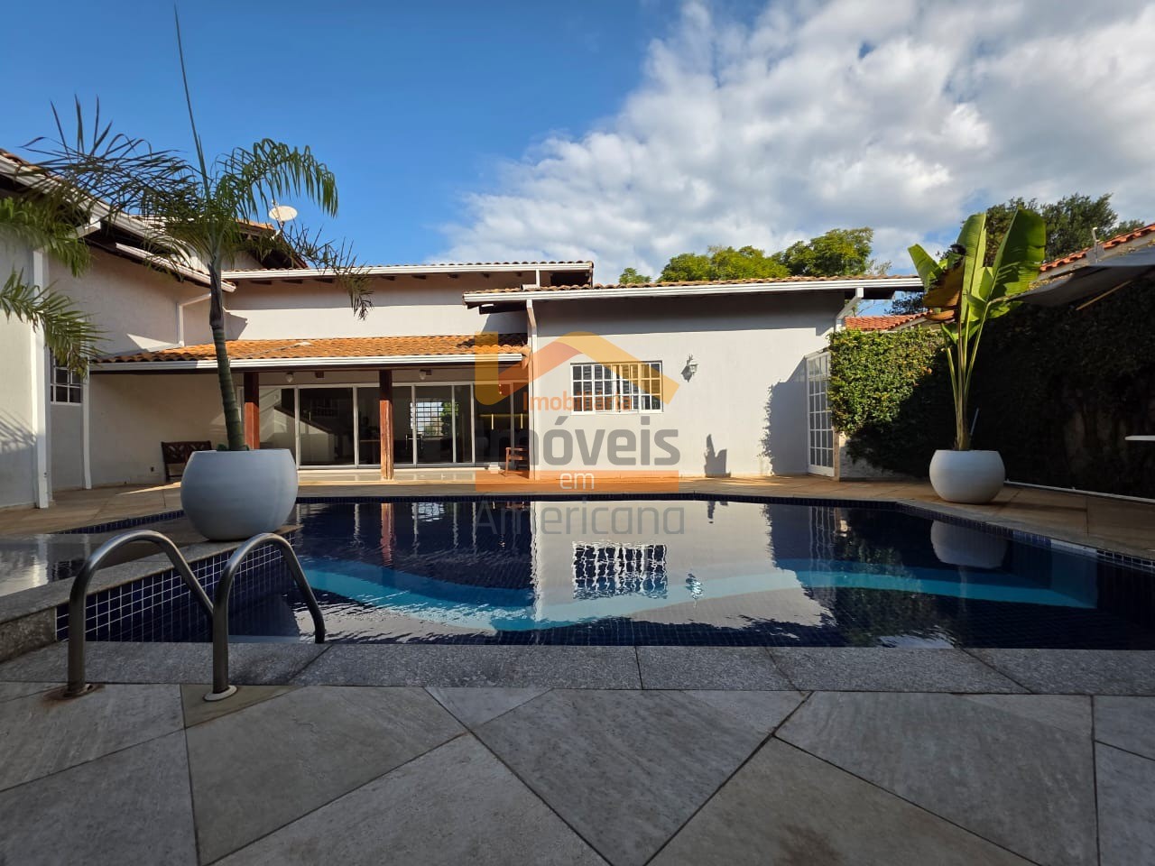 Casa para alugar com 3 quartos, 330m² - Foto 5