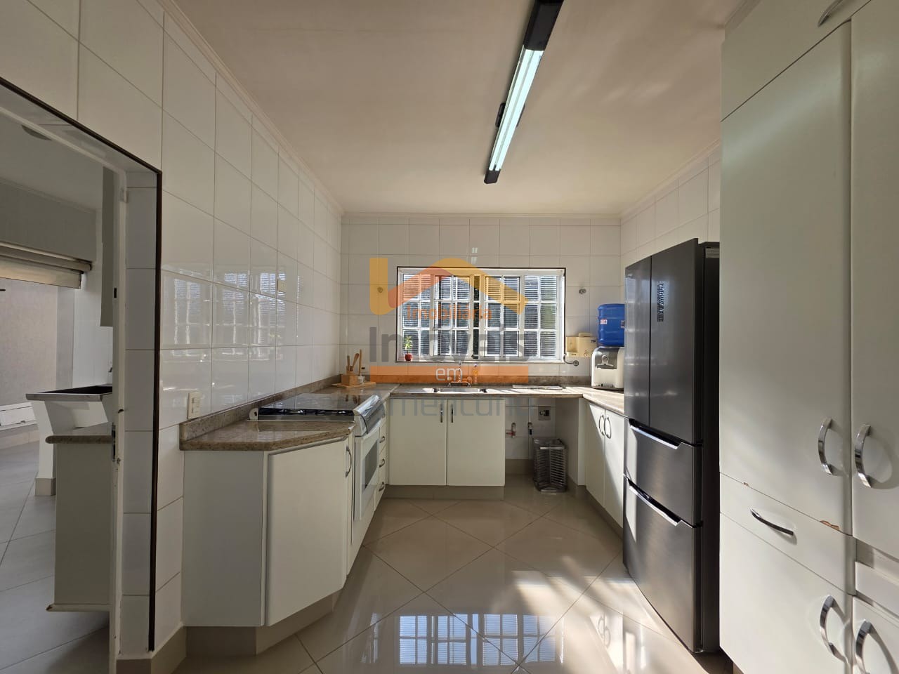 Casa para alugar com 3 quartos, 330m² - Foto 39