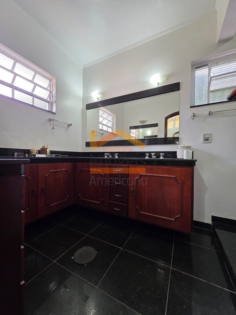 Casa para alugar com 3 quartos, 330m² - Foto 58