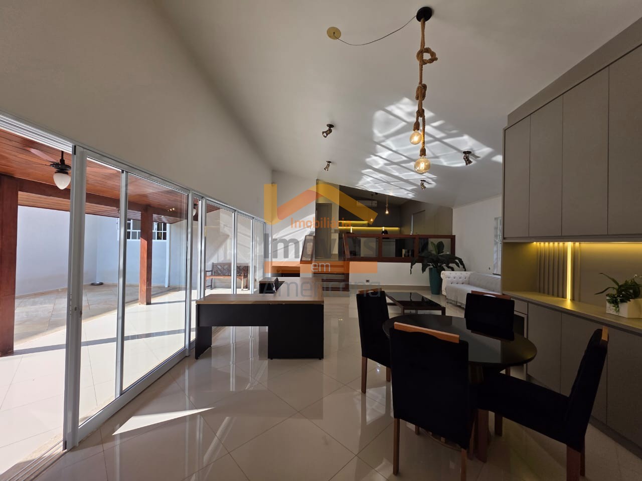 Casa para alugar com 3 quartos, 330m² - Foto 42