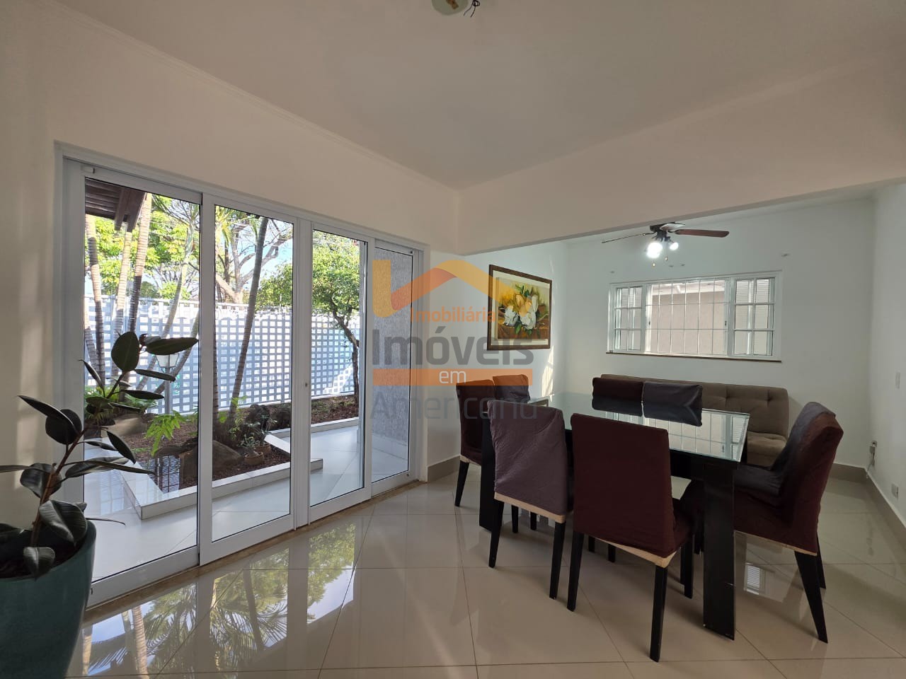 Casa para alugar com 3 quartos, 330m² - Foto 14