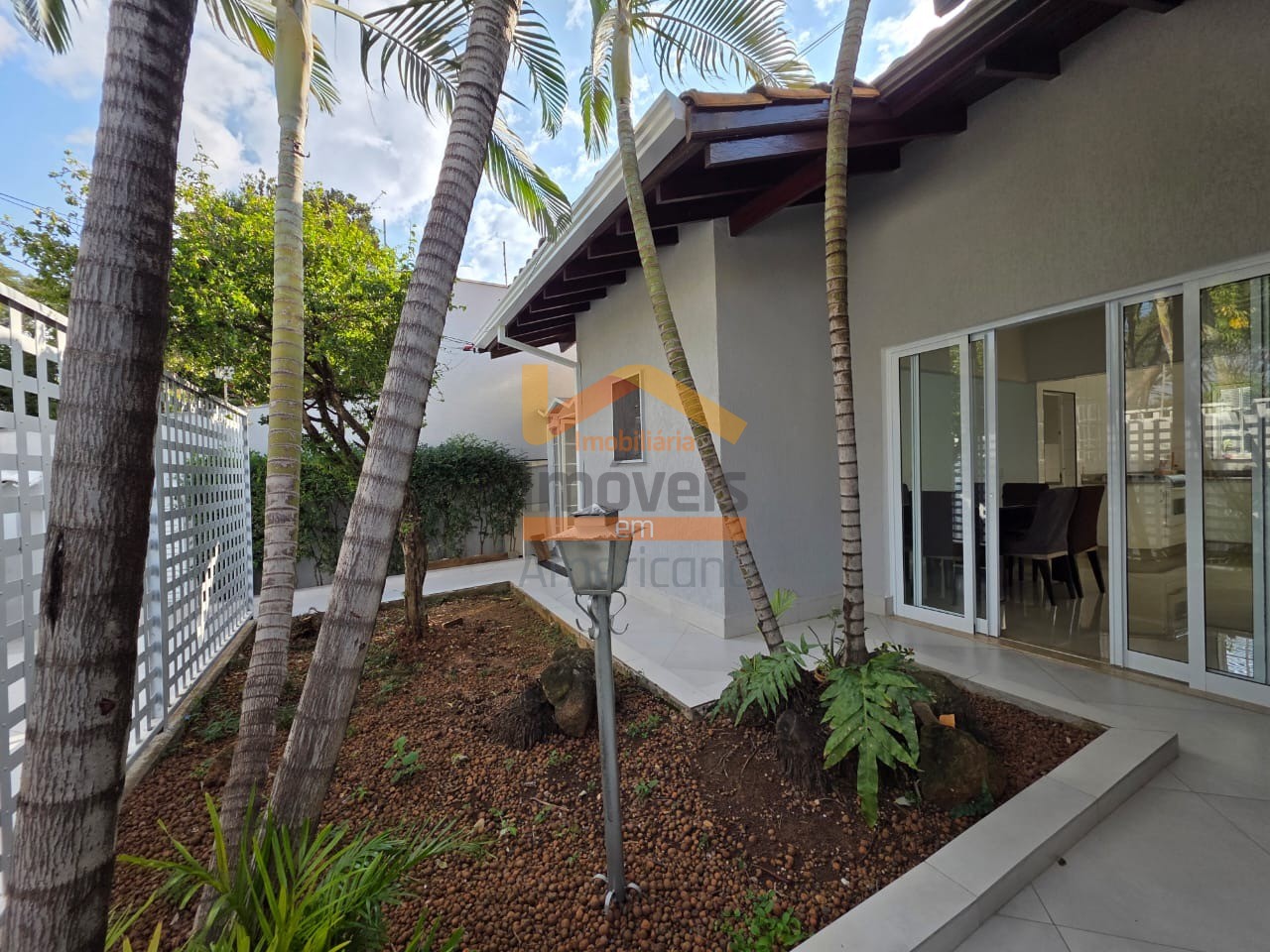 Casa para alugar com 3 quartos, 330m² - Foto 9