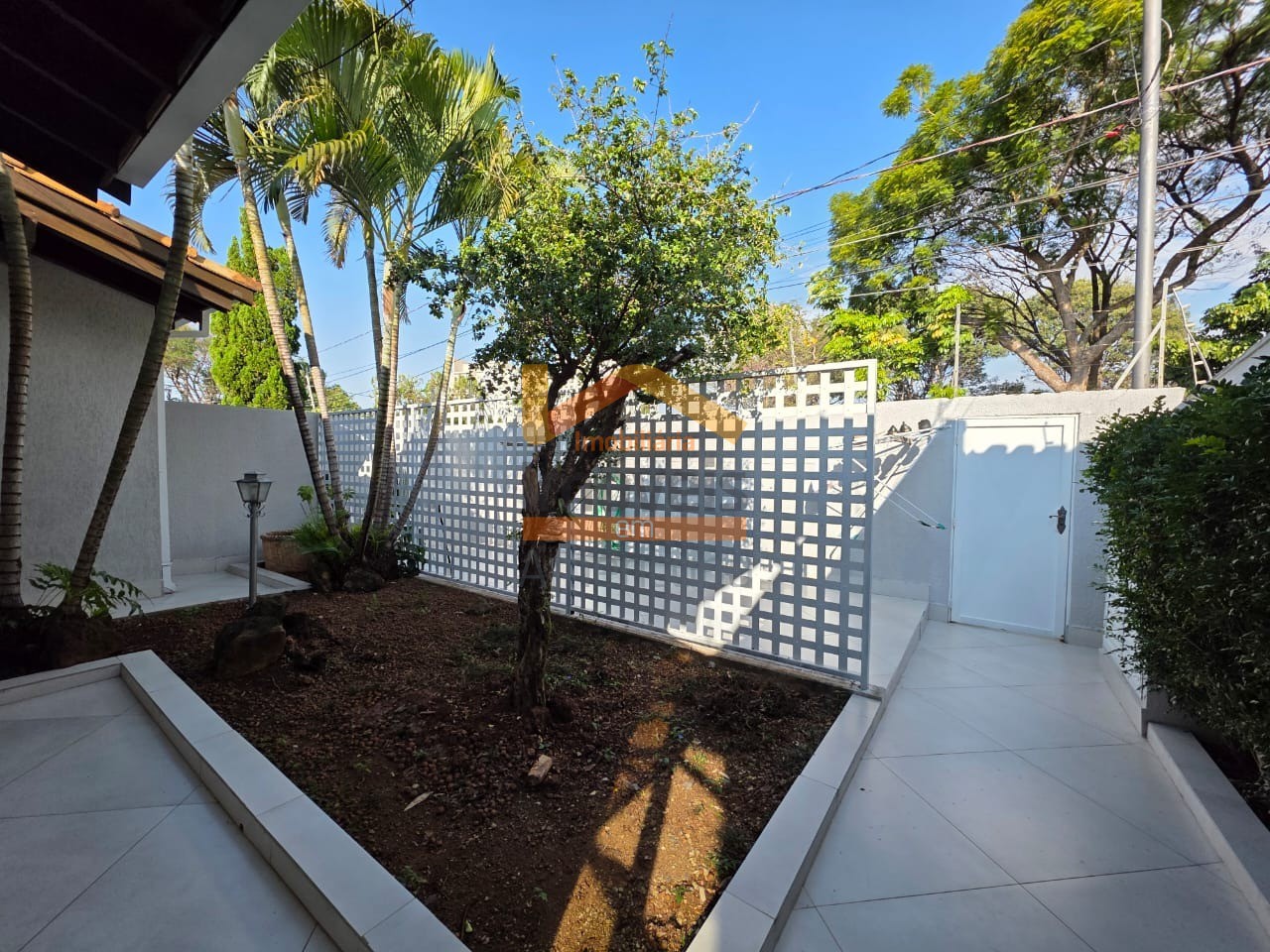 Casa para alugar com 3 quartos, 330m² - Foto 13