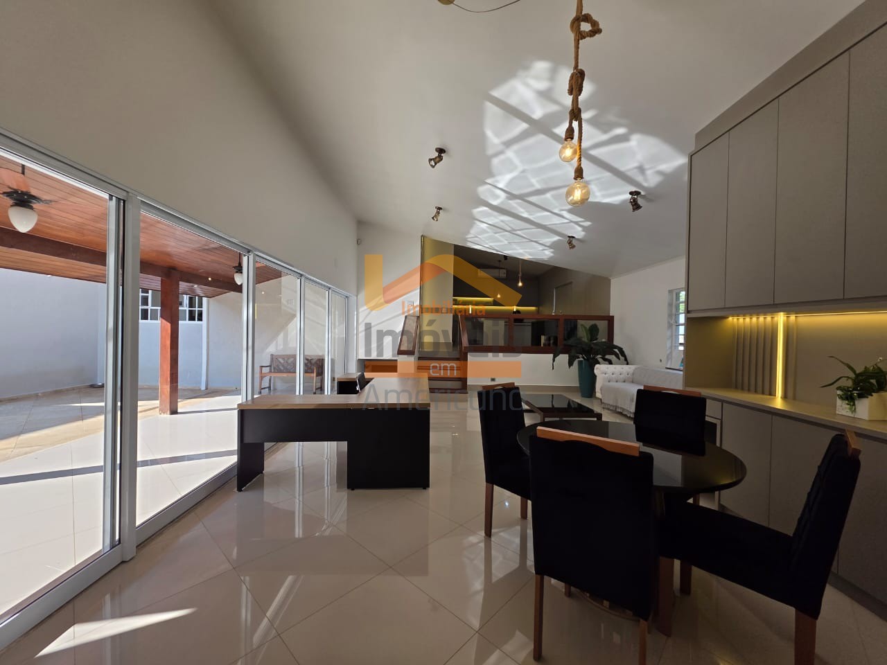 Casa para alugar com 3 quartos, 330m² - Foto 16