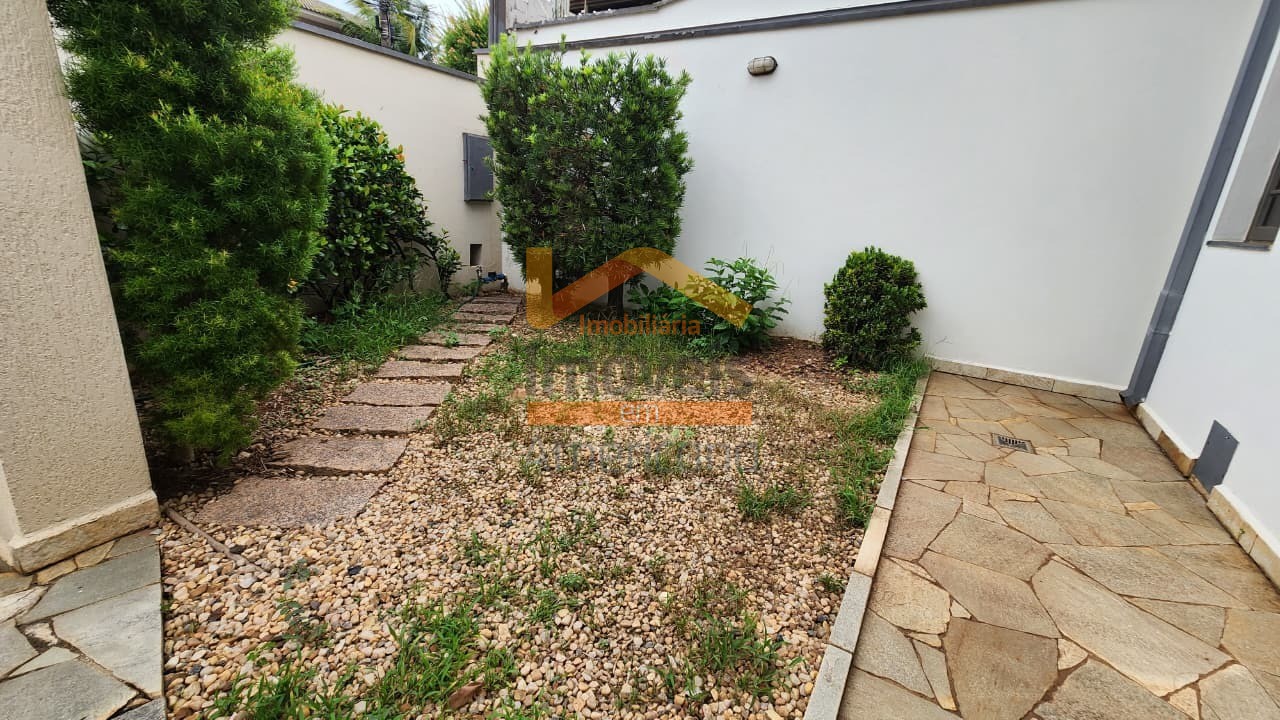 Casa, 3 quartos, 206 m² - Foto 2