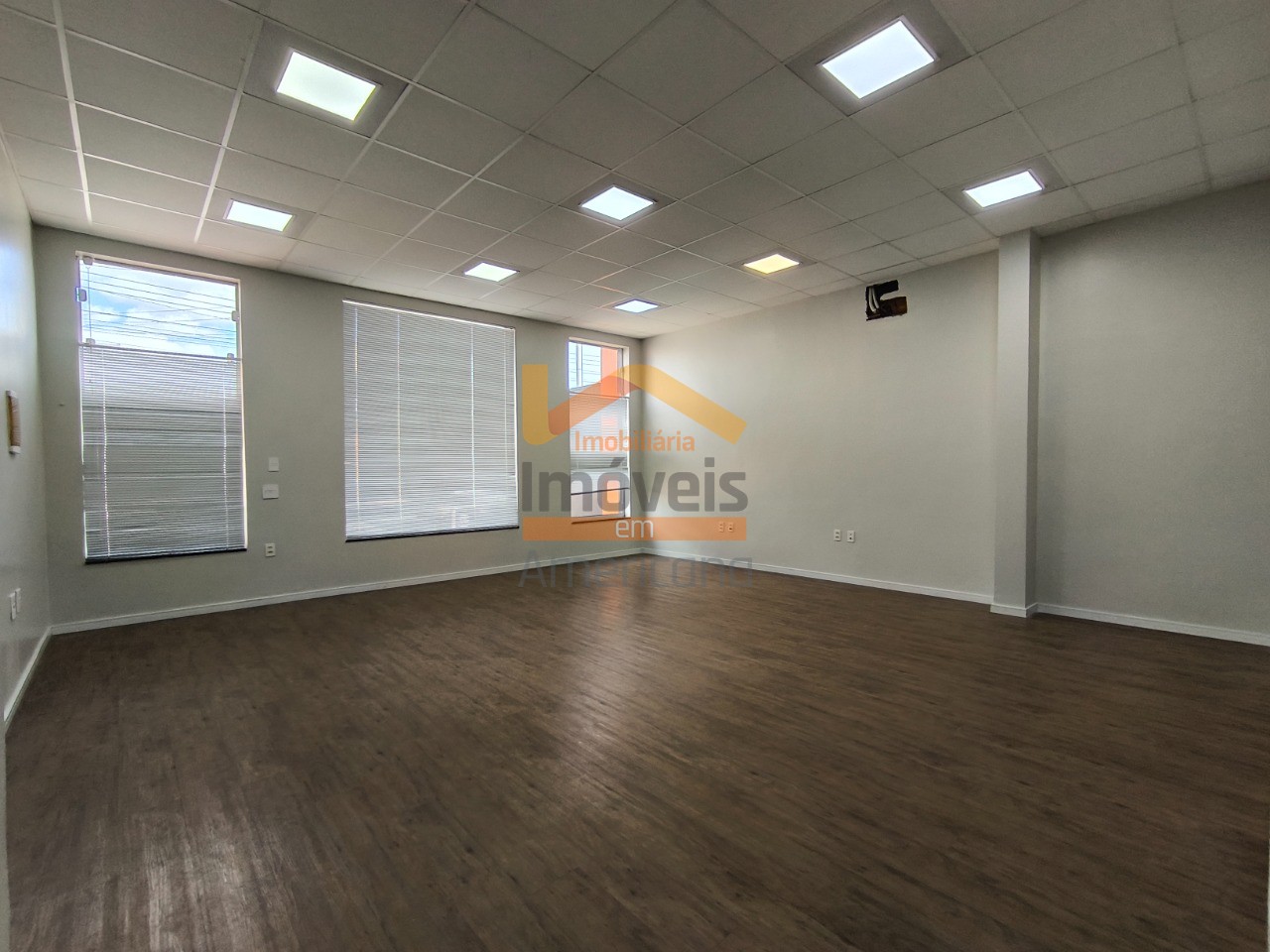 Prédio Inteiro - Foto 1