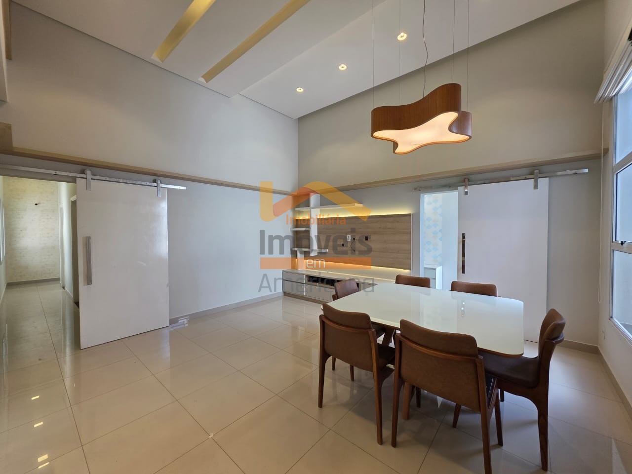 Casa, 3 quartos, 220 m² - Foto 1
