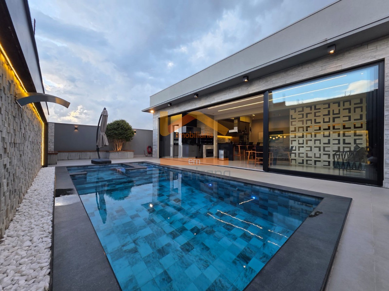 Casa de Condomínio, 4 quartos - Foto 1