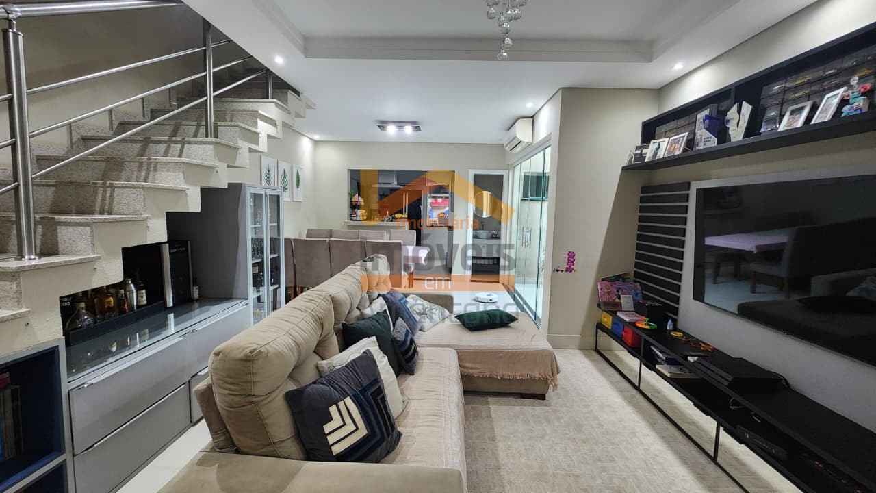 Casa, 3 quartos, 228 m² - Foto 1