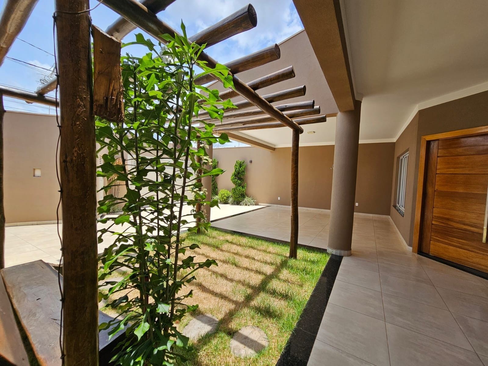 Casa à venda e aluguel com 3 quartos, 170m² - Foto 4