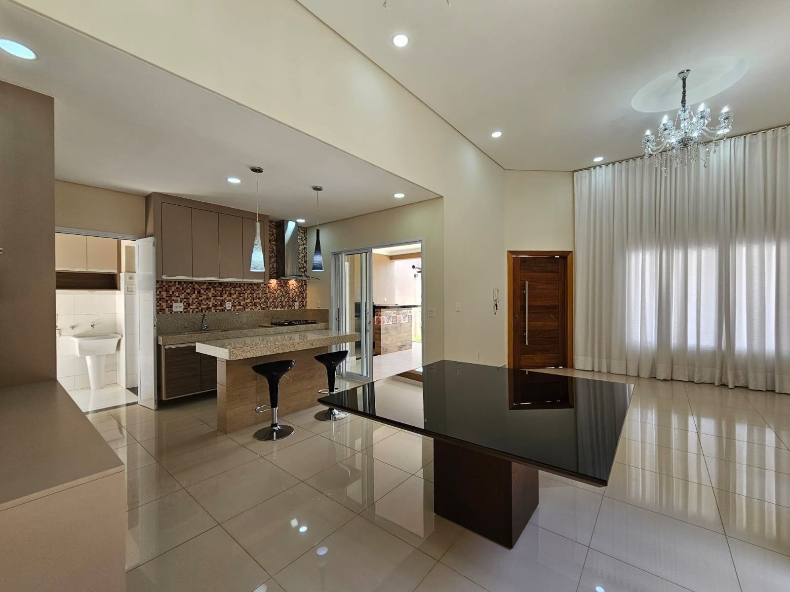 Casa à venda e aluguel com 3 quartos, 170m² - Foto 9