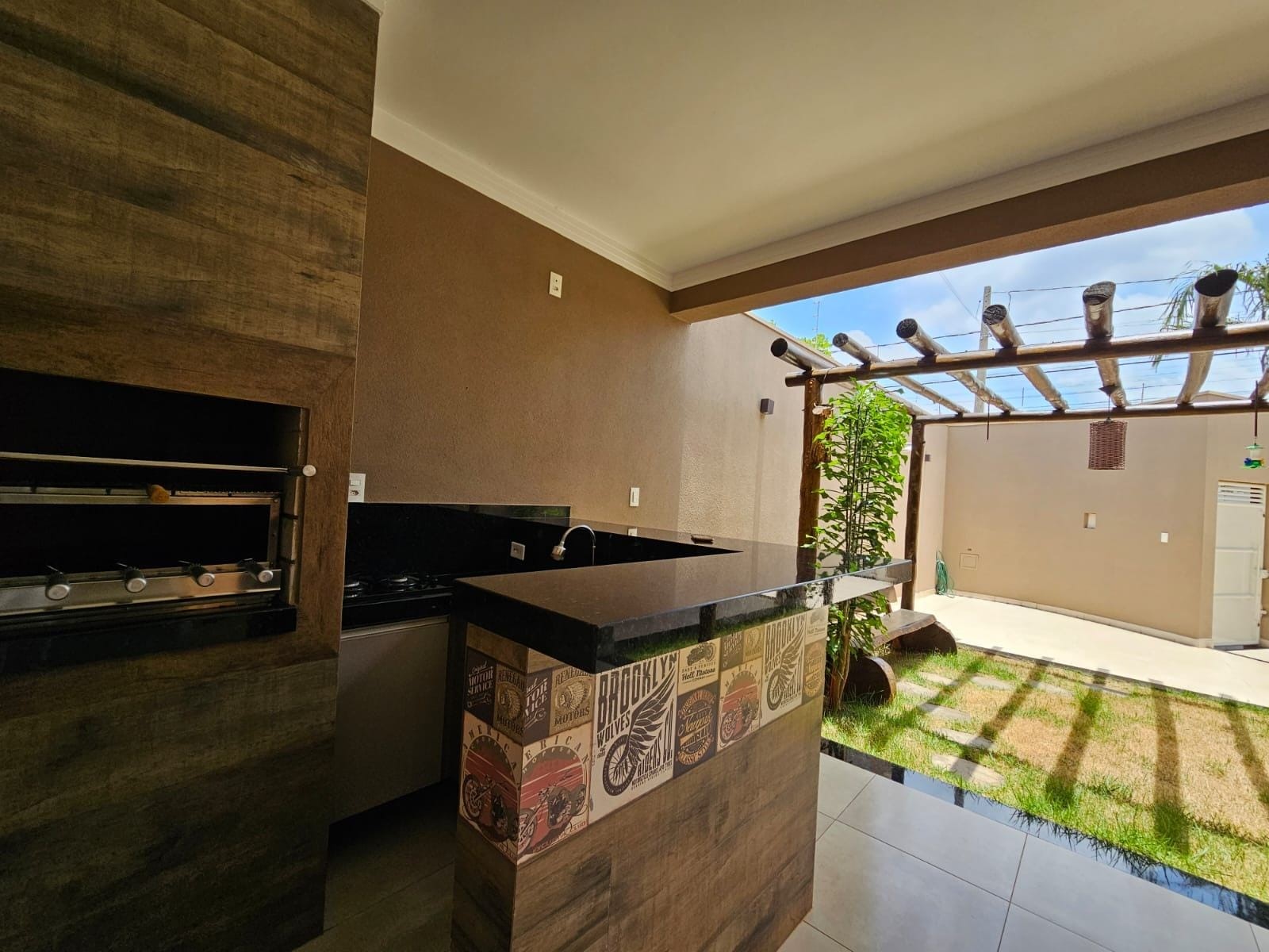 Casa à venda e aluguel com 3 quartos, 170m² - Foto 3