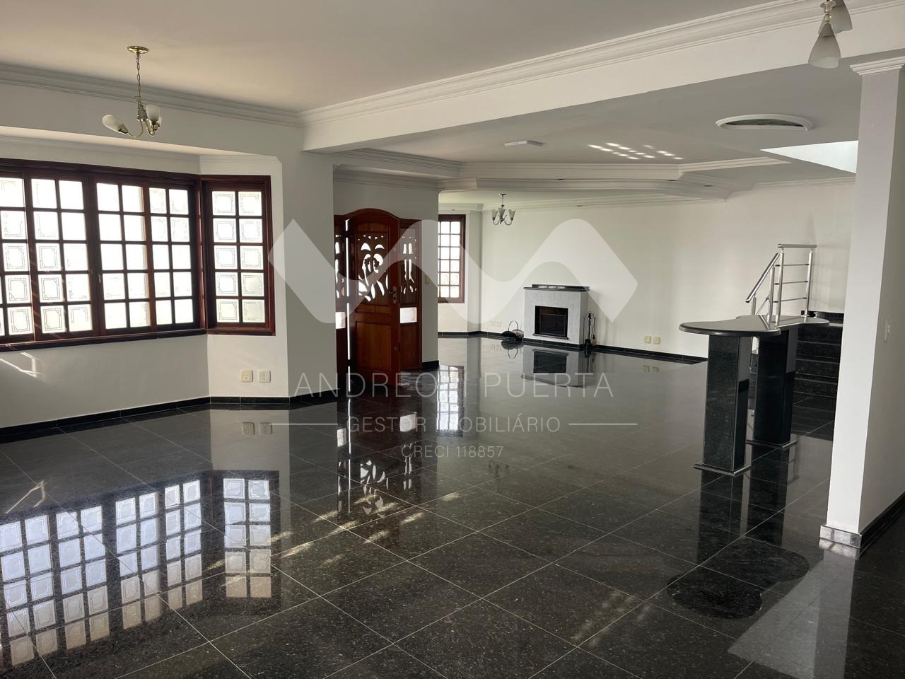 Casa de Condomínio à venda e aluguel com 5 quartos, 600m² - Foto 1