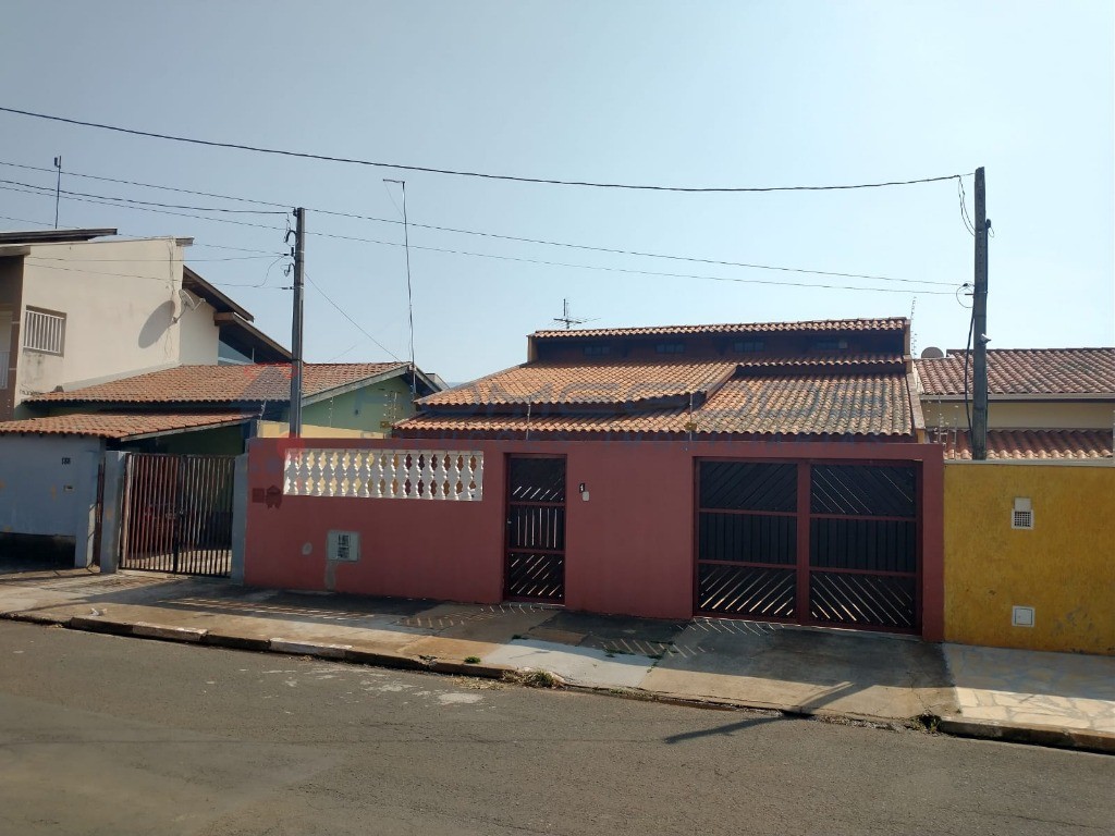 Casa à venda com 3 quartos, 187m² - Foto 1