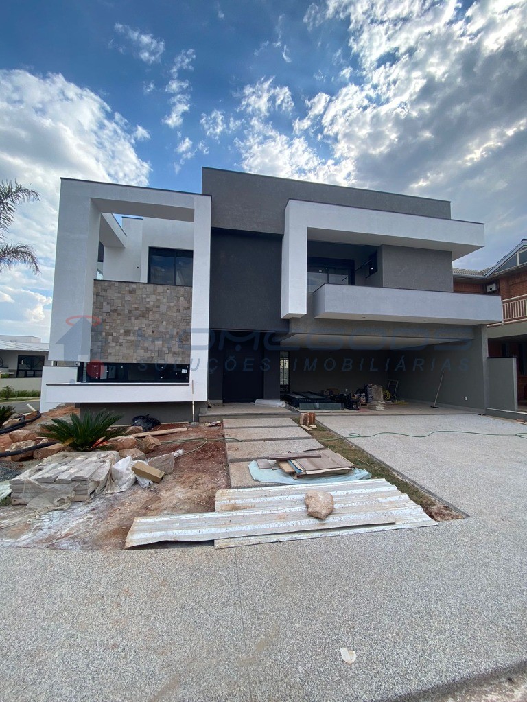 Sobrado à venda com 4 quartos, 413m² - Foto 1