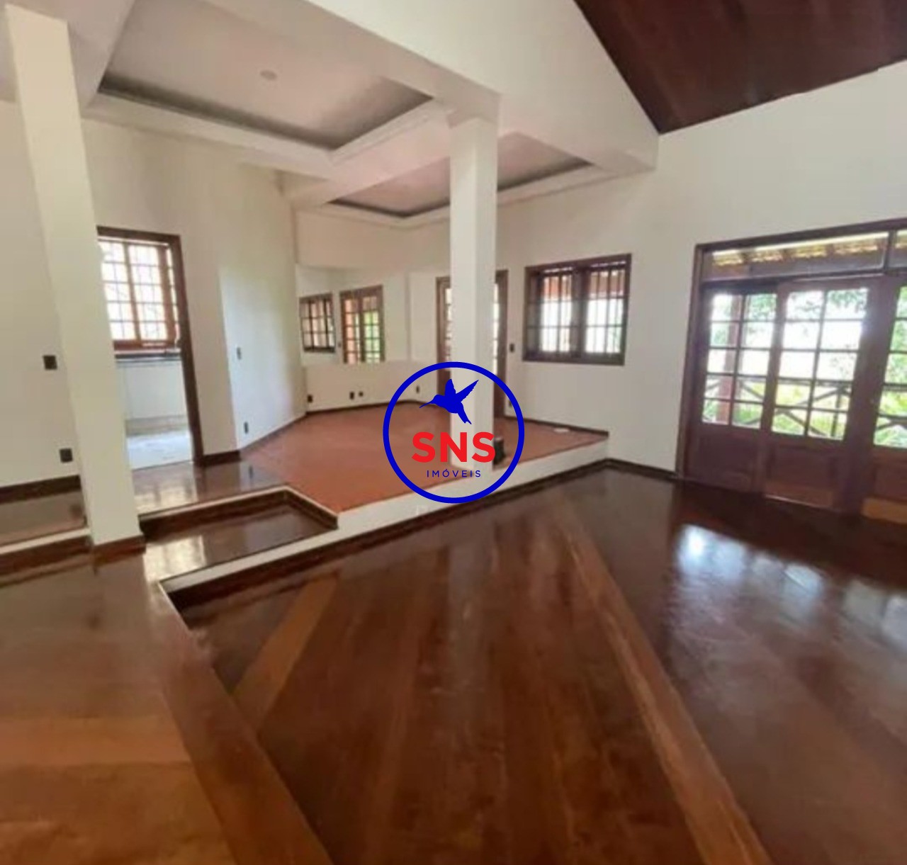 Casa de Condomínio à venda e aluguel com 3 quartos, 380m² - Foto 1