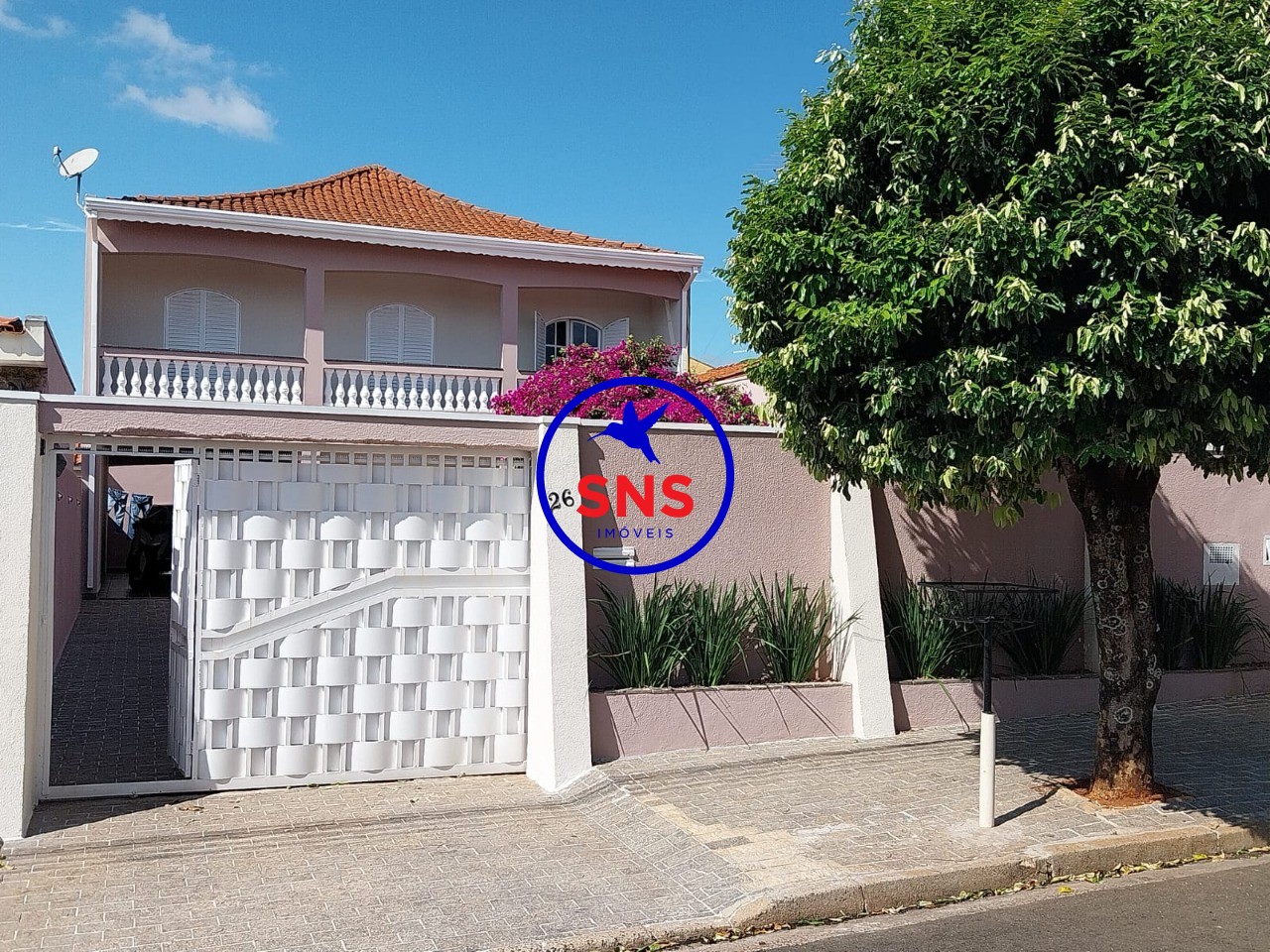 Casa à venda com 3 quartos, 174m² - Foto 1