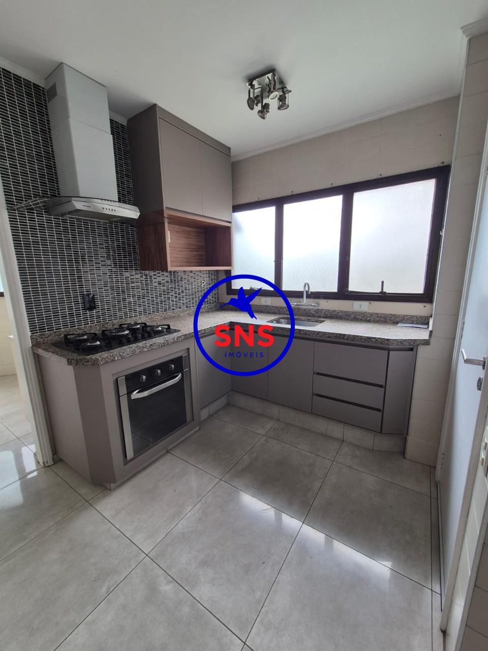 Apartamento à venda com 3 quartos, 121m² - Foto 7